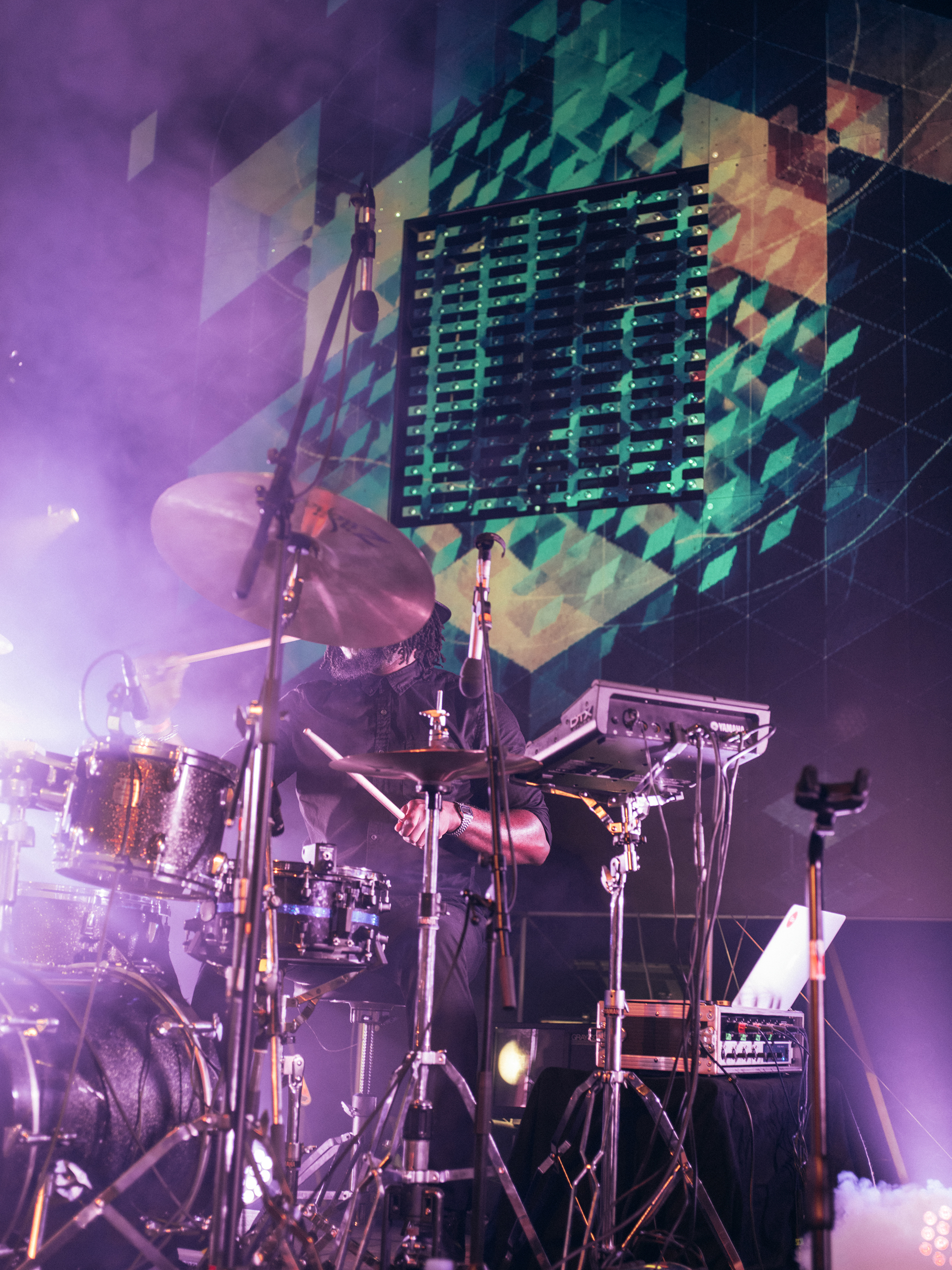 HONNE's drum kit in purple haze in front of the geometric stage projection at MLIVE Berlin