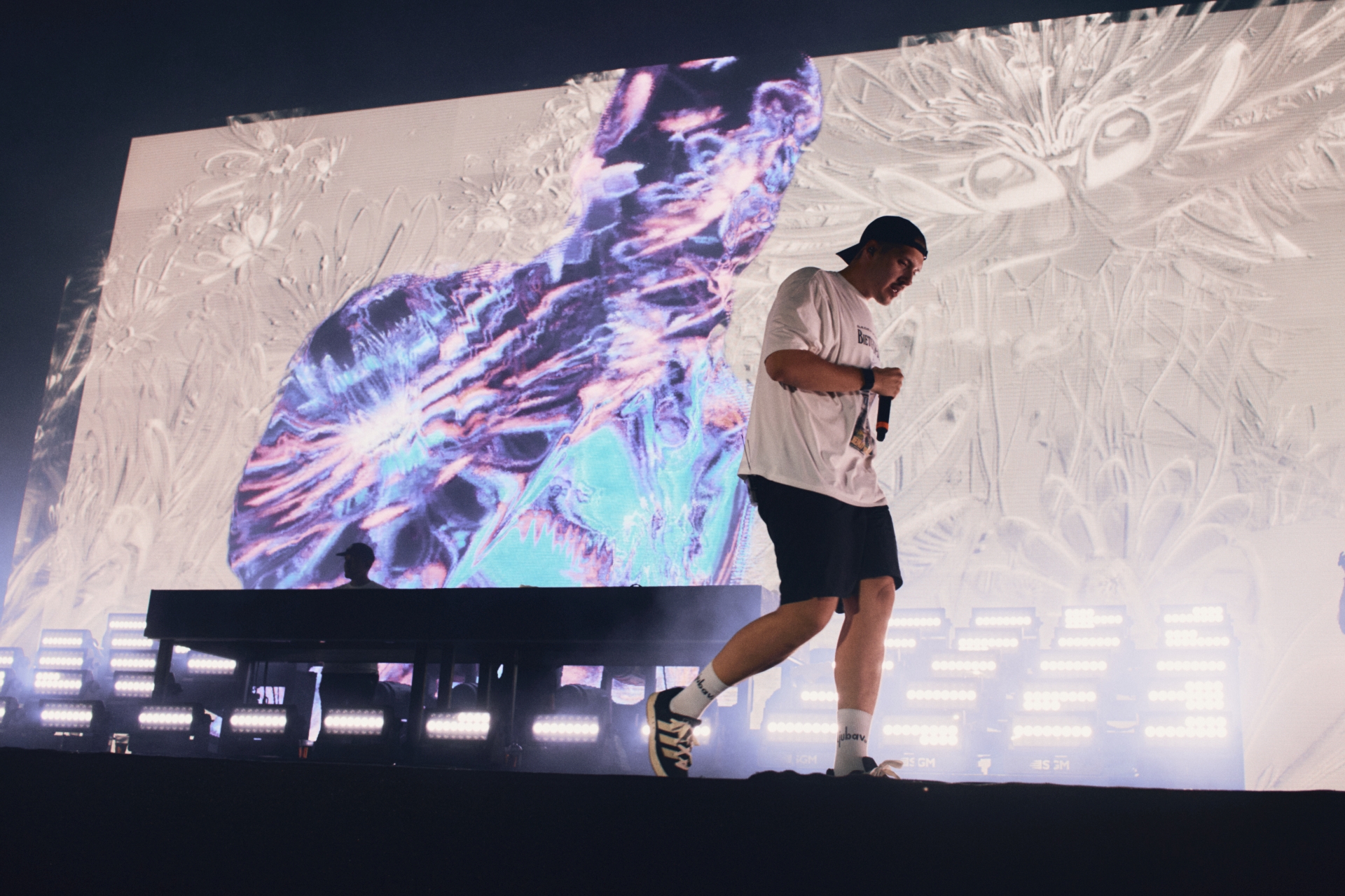 Mit TouchDesigner erstellte Live visuals für RIN